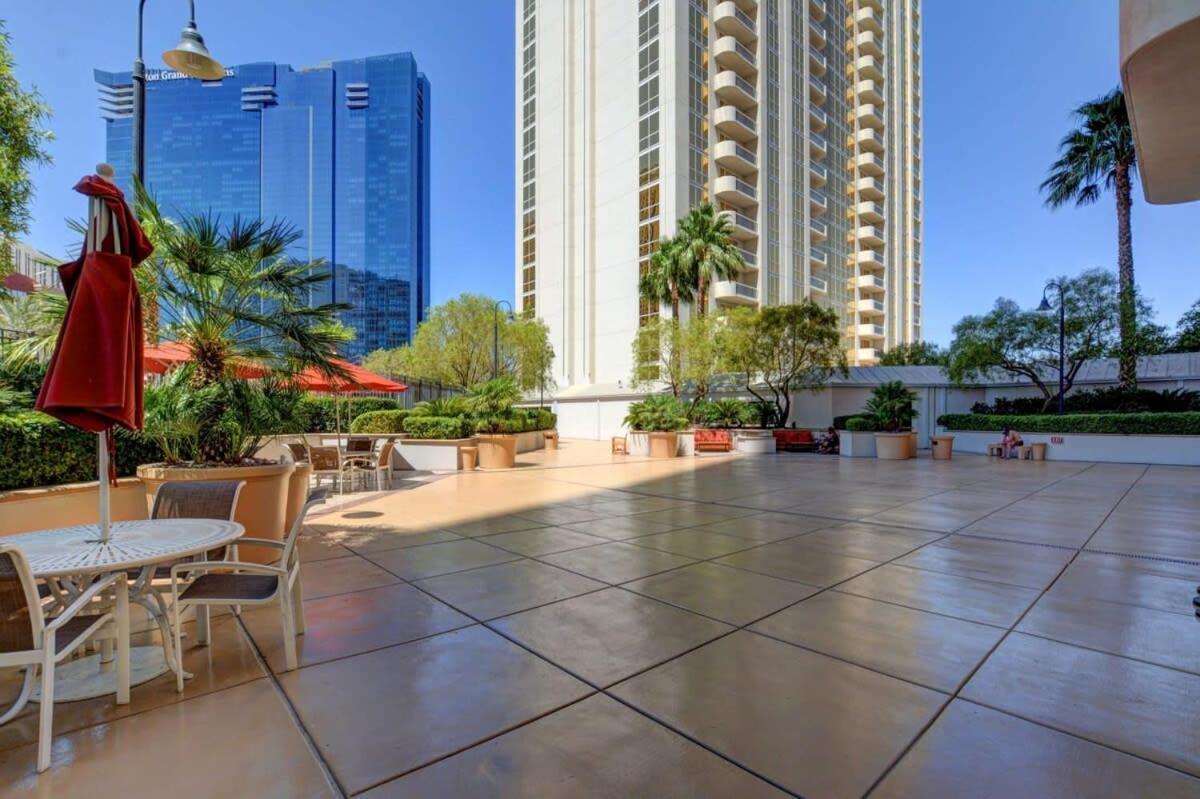 Mgm Signature-33-709 F1 Track & Strip View Balcony Las Vegas Exterior foto